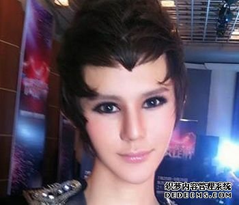 “时尚妖男”马里山的发型秀