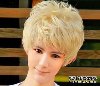 “时尚妖男”马里山的发型秀