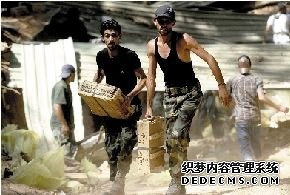 25日，反对派在的黎波里南部发现卡扎菲部队藏匿的大量弹药。图/东方IC