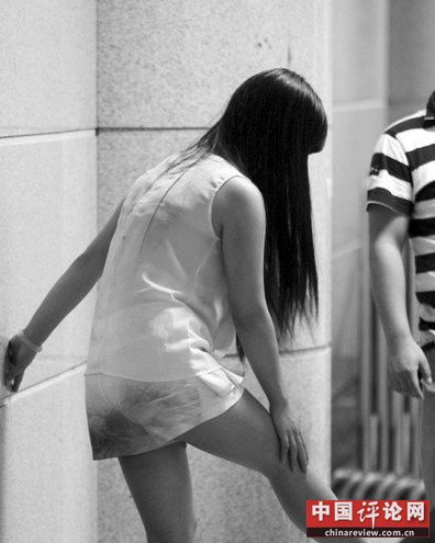 深圳地铁车门因乘客乱拉闸打开 1女子被挤入隧道