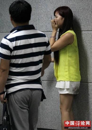 深圳地铁车门因乘客乱拉闸打开 1女子被挤入隧道