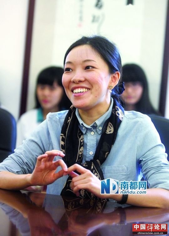 习近平偕夫人出访拉美翻译、广外外校校友姚雯敏昨在母校接受采访。