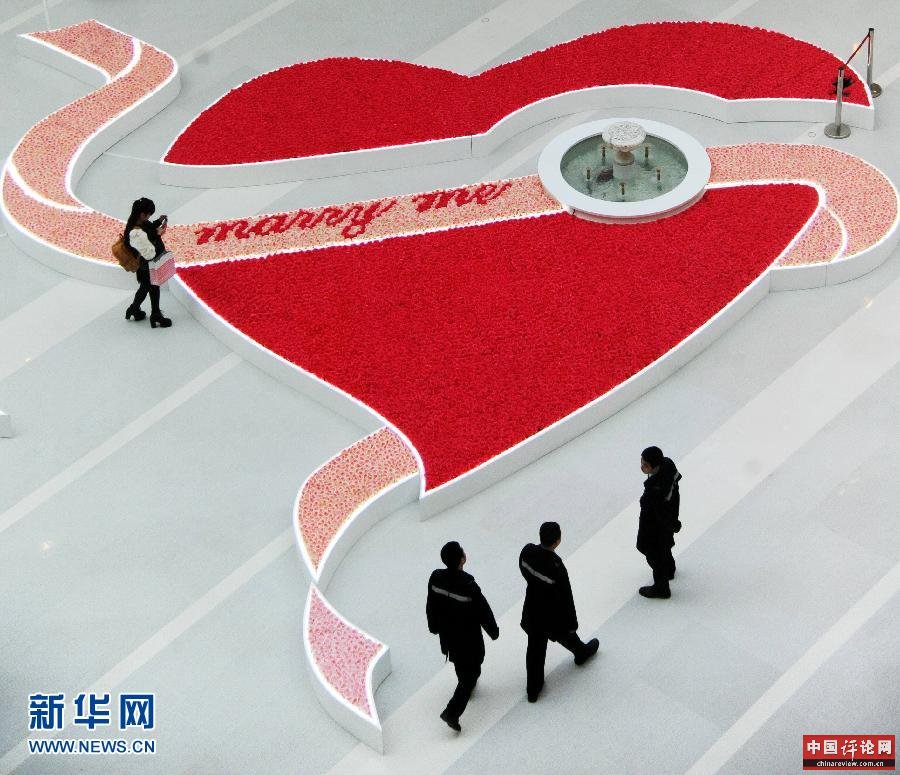 #（晚报）（3）情人节的“浪漫花招”