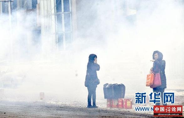 （晚报）（2）上班首日“开门炮”　污染不少环卫忙