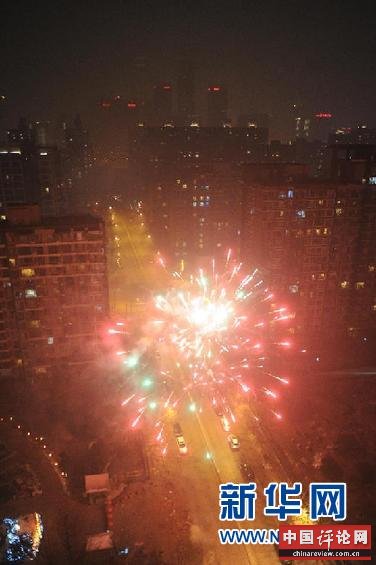 （社会）（2）北京元宵夜：空气严重污染　鞭炮烟花狂欢