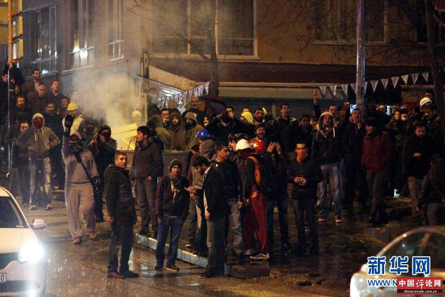 土耳其爆发全国性抗议游行要求政府下台