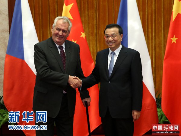 10月27日，中国国务院总理李克强在北京人民大会堂会见捷克总统泽曼。新华社记者 庞兴雷 摄