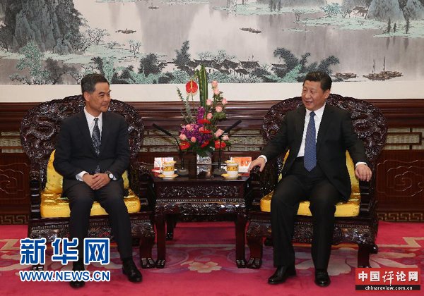 12月26日，国家主席习近平在中南海会见来北京述职的香港特别行政区行政长官梁振英。 新华社记者 庞兴雷 摄
