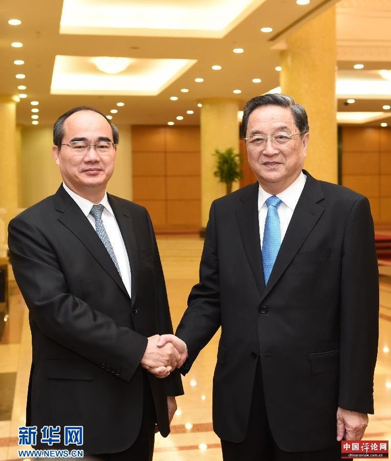 12月25日至27日，中共中央政治局常委、全国政协主席俞正声对越南进行正式访问。这是12月26日，俞正声在河内与越南祖国阵线主席阮善仁举行会谈。 新华社记者刘建生摄