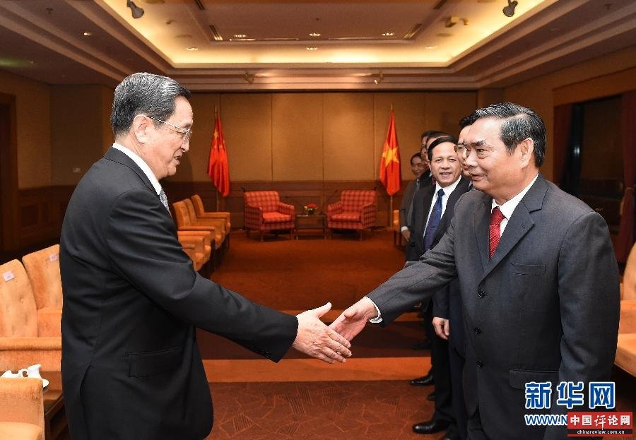 12月25日至27日，中共中央政治局常委、全国政协主席俞正声对越南进行正式访问。这是12月25日，俞正声在河内会见越共中央书记处常务书记黎鸿英。 新华社记者刘建生摄