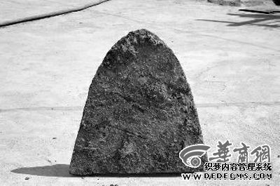李老汉挖出的铧华商报记者陈永辉摄