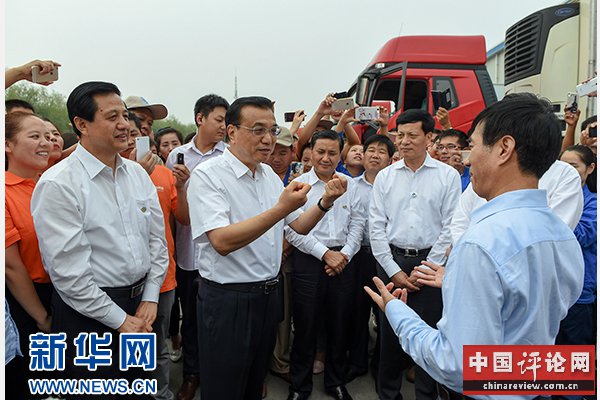 这是9月24日，李克强在河南鲜易控股公司考察。 新华社记者谢环驰摄