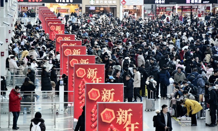 新华社北京2月5日电 题：透视2025年春节新气象